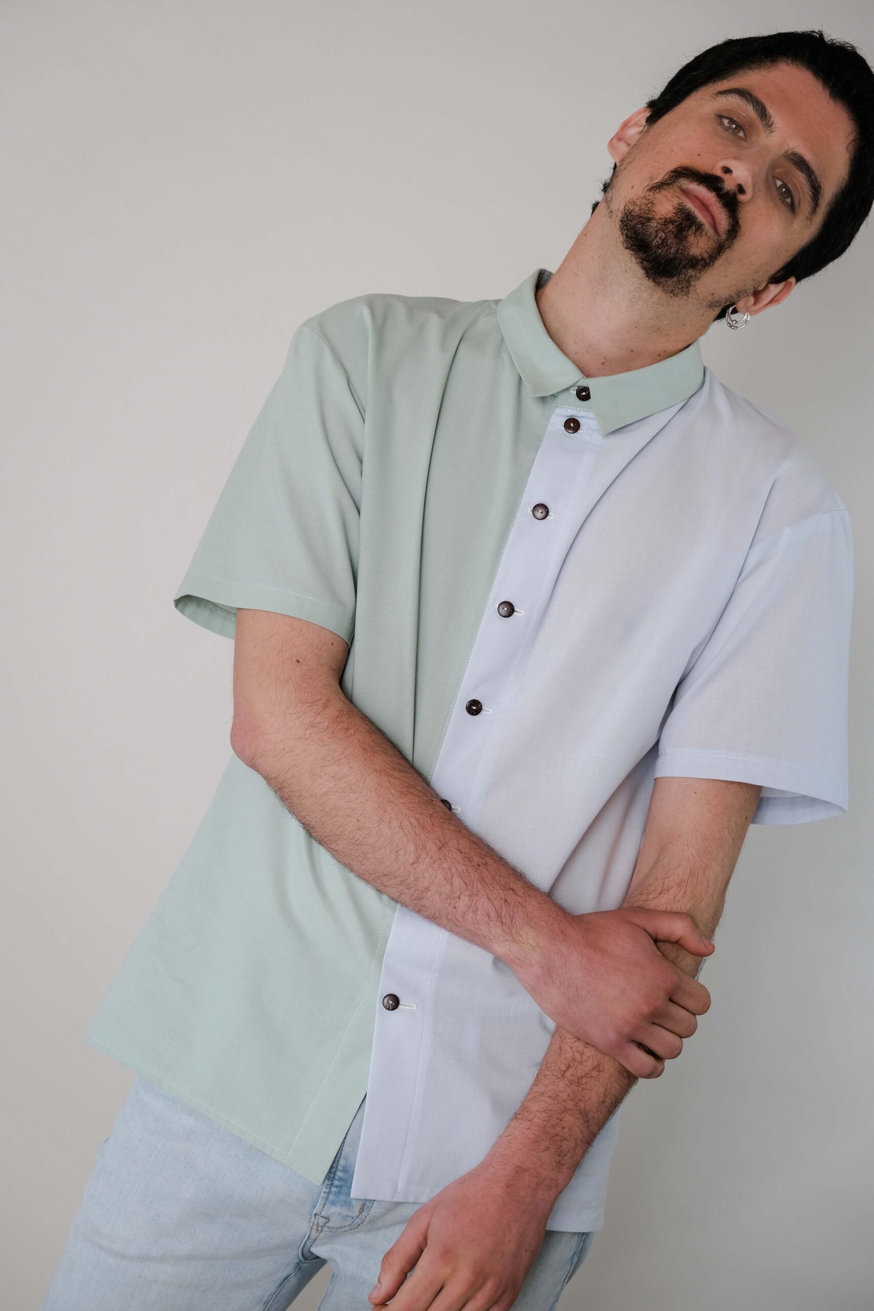 Camisa bicolor masculina hecha a mano